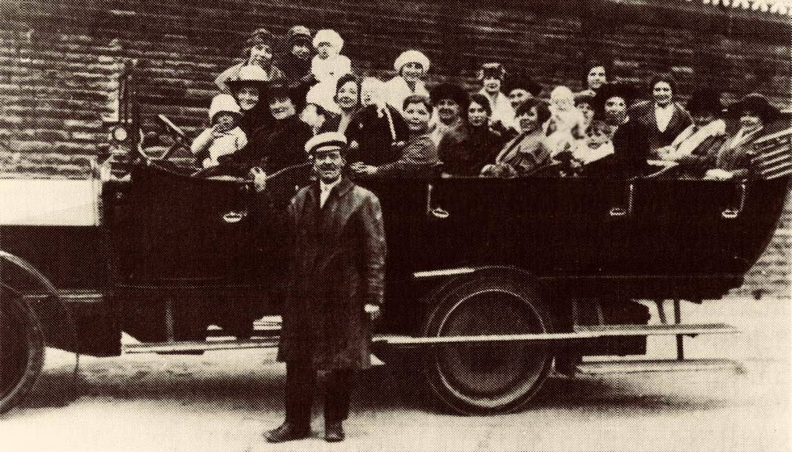 Charabanc party St Helens