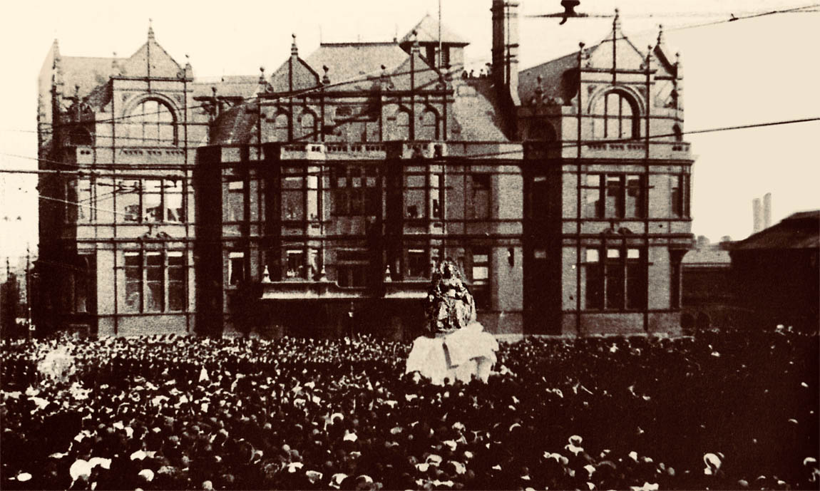 Unveiling of Queen Victoria St Helens 1905